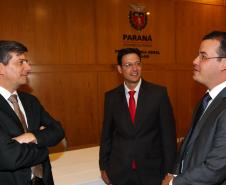 Diretor-Geral da PGE, Joel Samways Neto, em conversa com Rafael Costa Santos e Ítalo Medeiros Cisneiros.