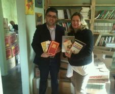 Paulo Collaço (servidor da Biblioteca/CEJ-PGE) e  Agda Cristina Ultchak (membro da equipe de Remição da Pena)