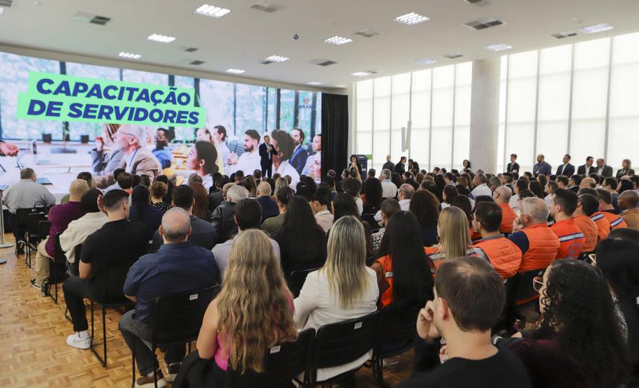 Estado vai capacitar dois mil servidores para atuarem em contratações públicas